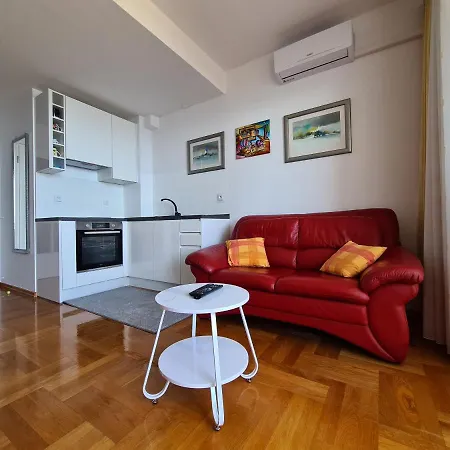 Lucky Pearl Apartment Split