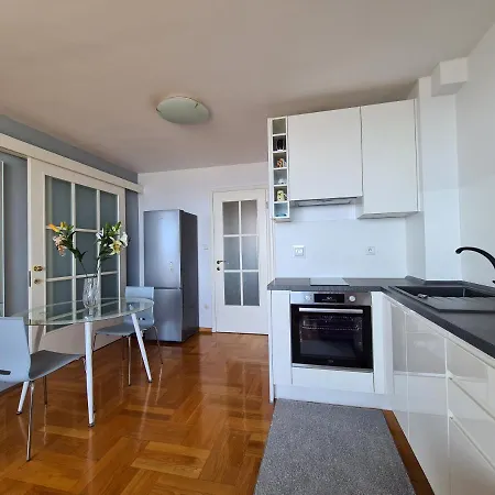 Lucky Pearl Apartment